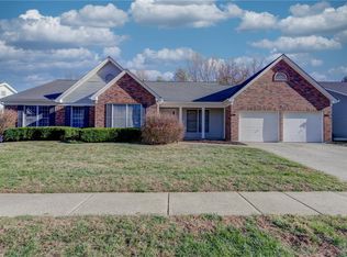 8 Stable Rdg, Saint Charles, MO 63301