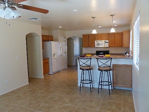 2nd image of 715 W Cholla Crest Dr