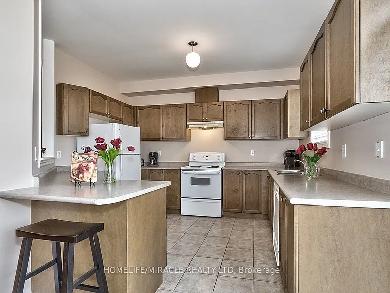 3 Ashdale Rd — Photo 4