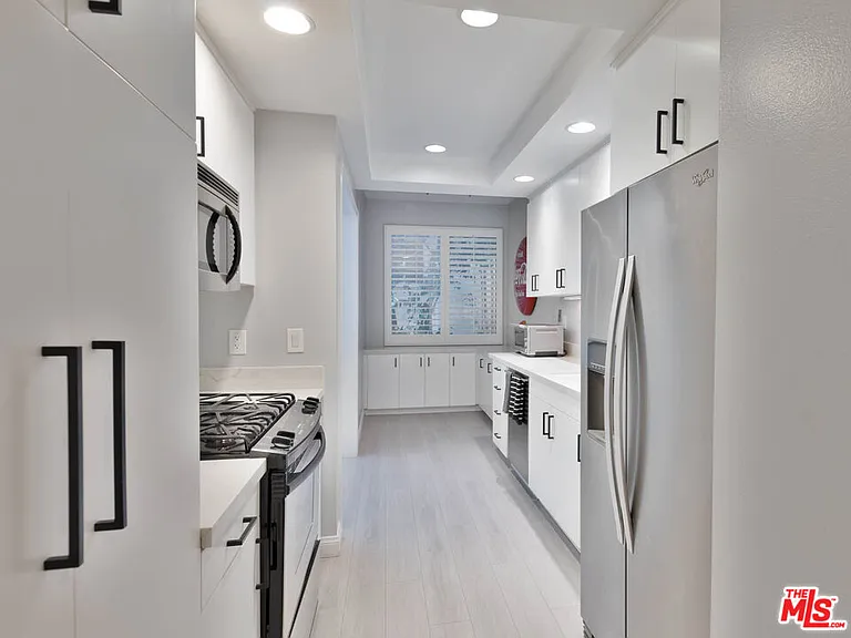8455 Fountain Ave #312 — Photo 6