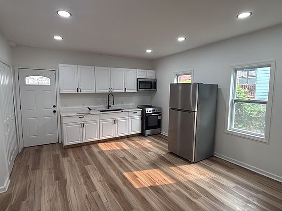 5th image of 6211 Lawn Ave APT 1