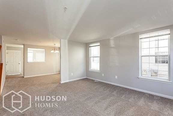 2nd image of 1012 Argyle Ave
