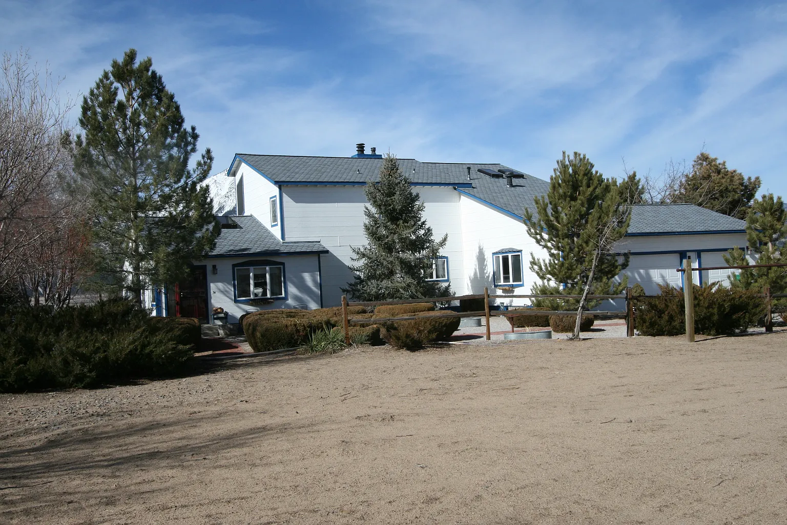 3075 Lake Shore Dr photo 1