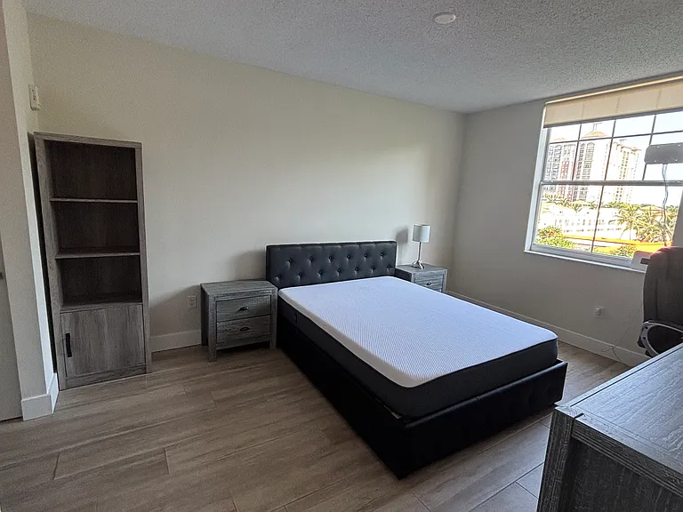 630 Sapodilla Ave #520 — Photo 14