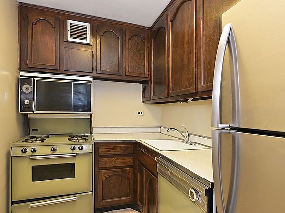 5th image of 17501 Hillside Ave #2J