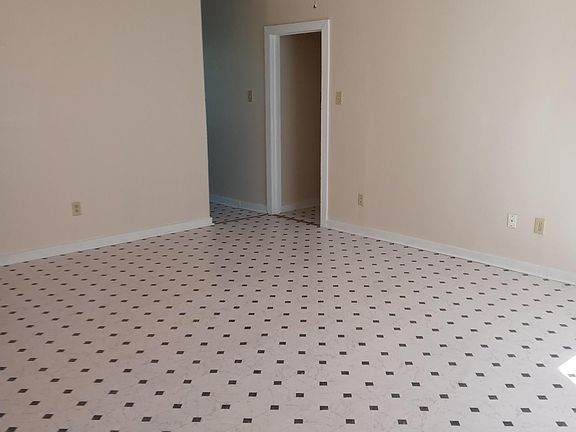 5th image of 715 Rexford Dr