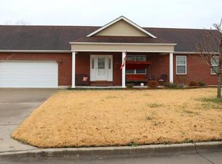 208 Meadowbrook Dr, Perryville, MO 63775