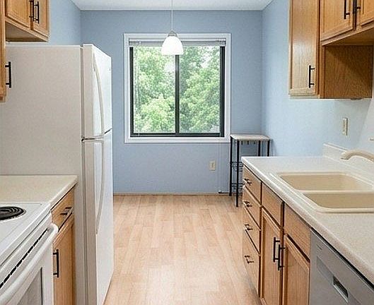 Kitchen to dining room 