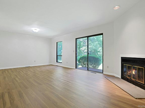 4th image of 83 Deerfield Lane
