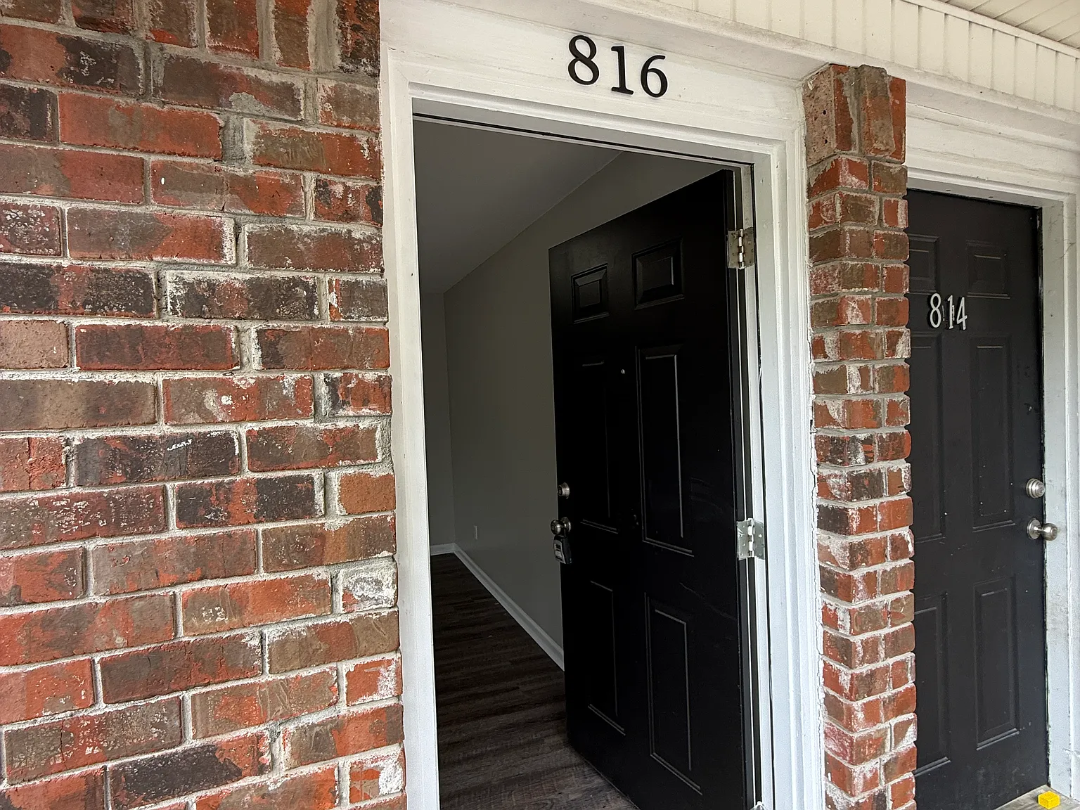 800 Lullwater Rd. — Photo 2