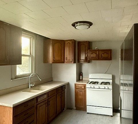 5th image of 835 Lathrop St