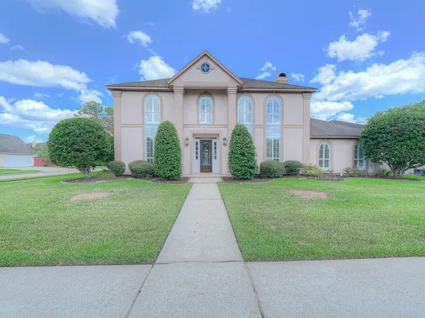 2401 Green Tee Dr, Pearland, TX 77581