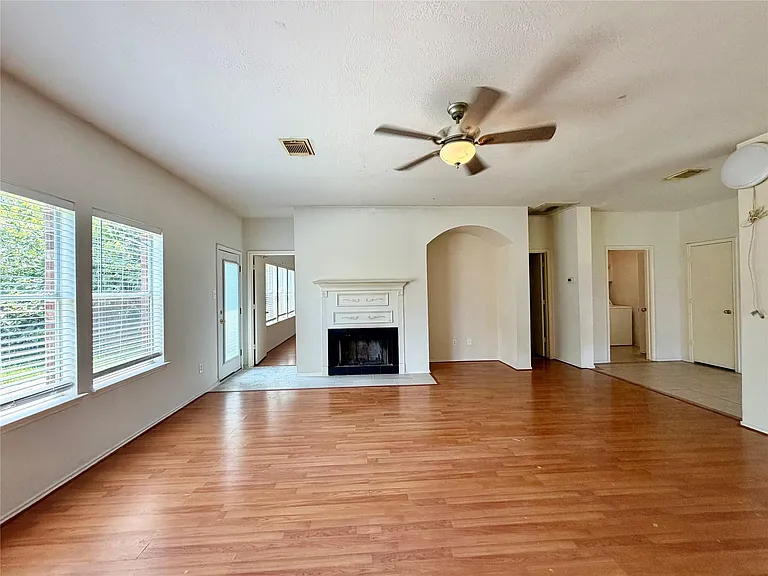 2305 Ames St — Photo 4