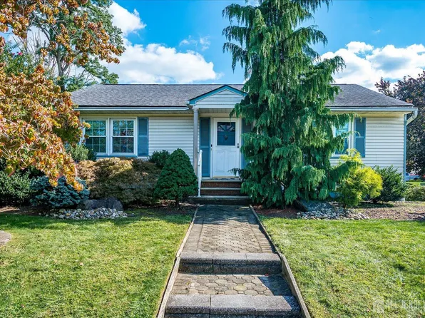 669 Old Post Rd, Edison, NJ 08817