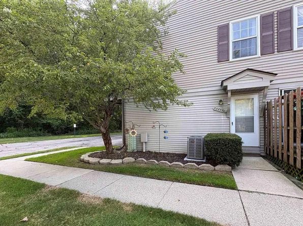 33699 Bayview Dr, Chesterfield, MI 48047