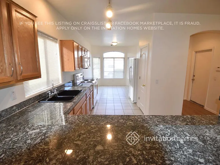 2213 W Carolina Dr — Photo 5