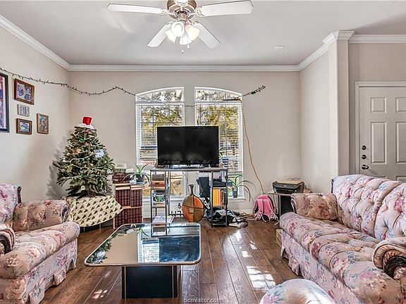 4th image of 305 Holleman Dr #903
