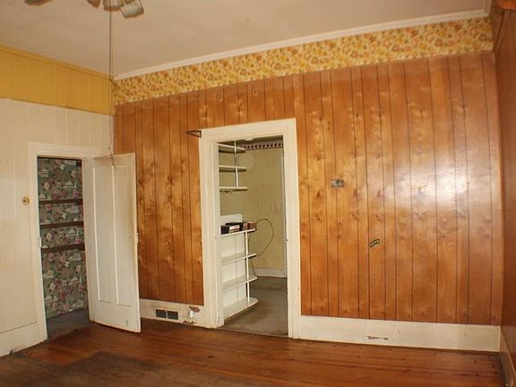 5th image of 134 W Elm St