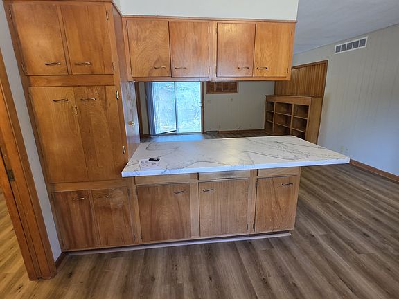 5th image of 2744 E Glen Oaks Dr