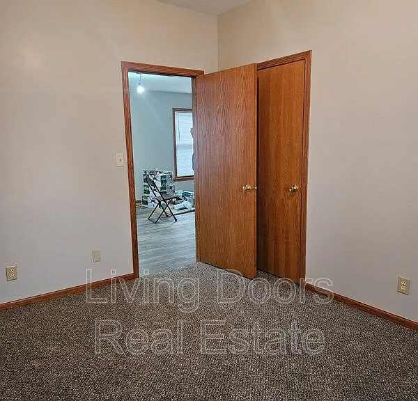 621 S Union Ave — Photo 8