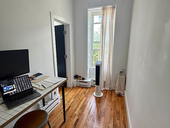 5th image of 606 Willoughby Ave #3R