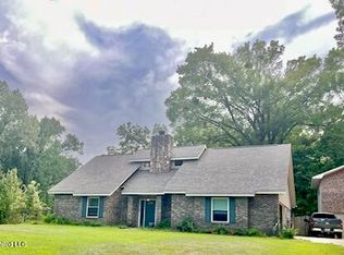 135 Westwood Dr, Vicksburg, MS 39183