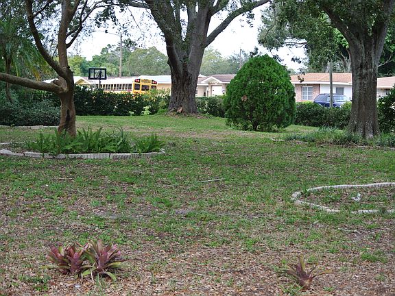 5th image of 3501 Country Club Way S