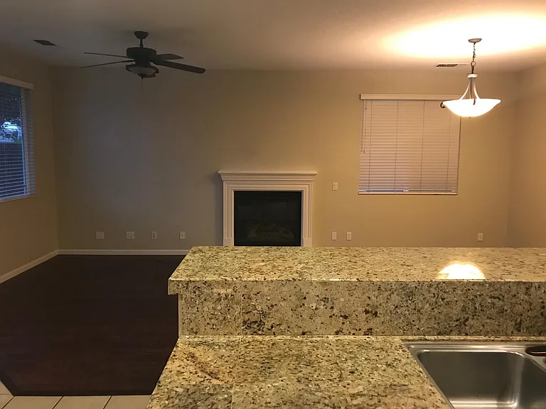 1042 Norwich Way — Photo 3