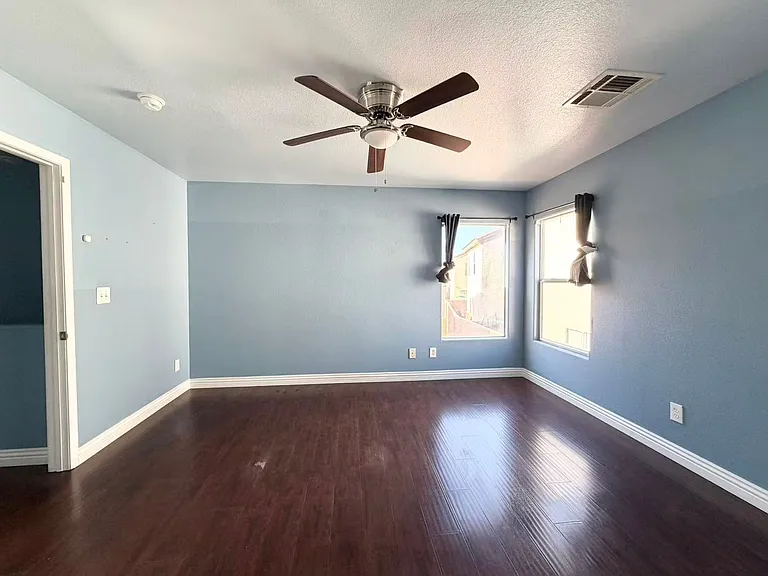 709 Jewel Tower St — Photo 16