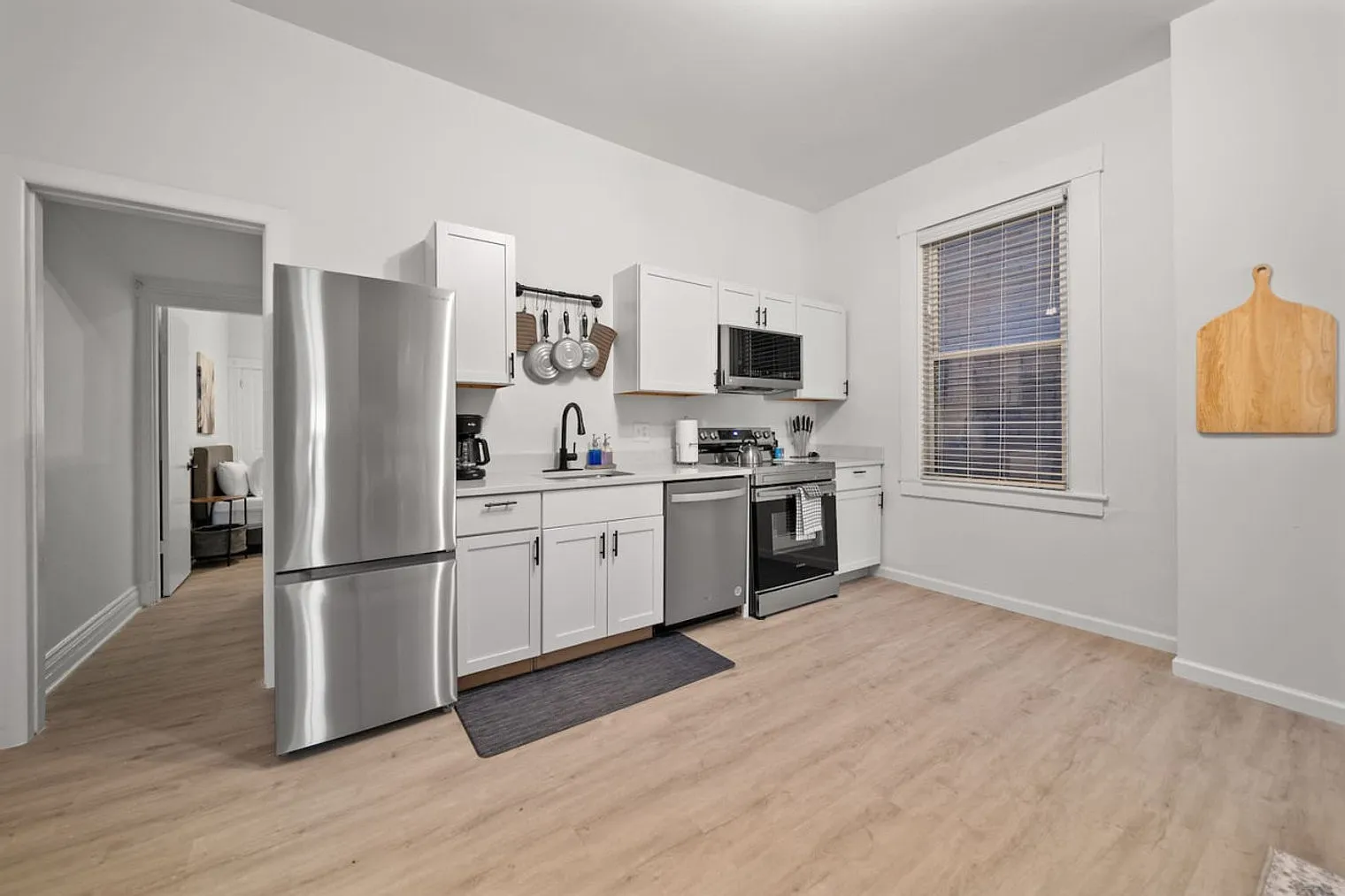 1 bed, 1.0 bath, 1194 sqft, $2,167 — Photo 3