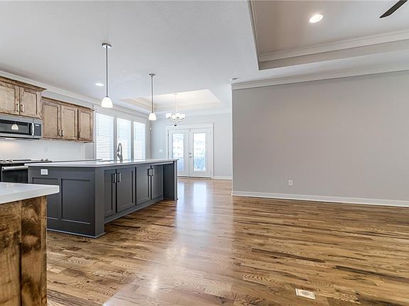 4th image of 8141 N Farley Ave