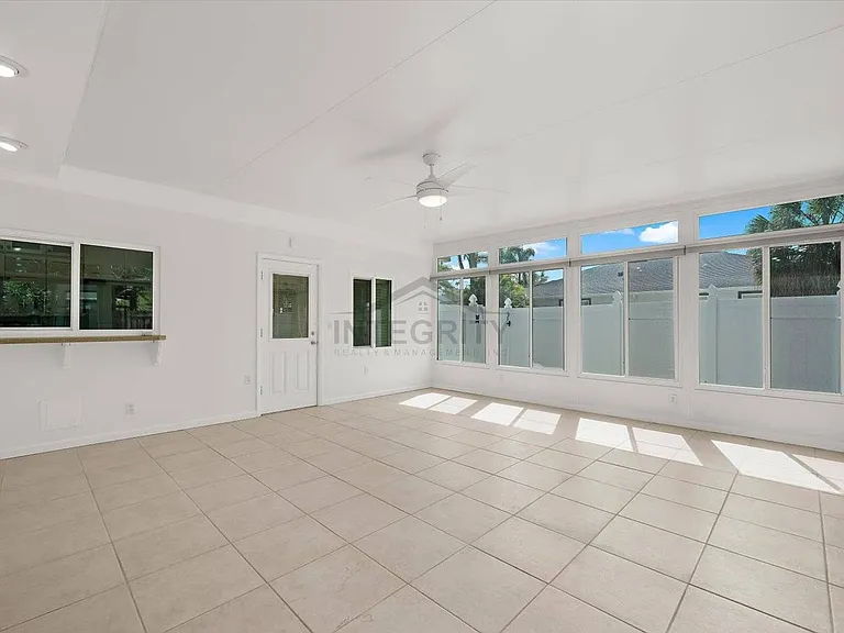 3315 W Beaumont St — Photo 35