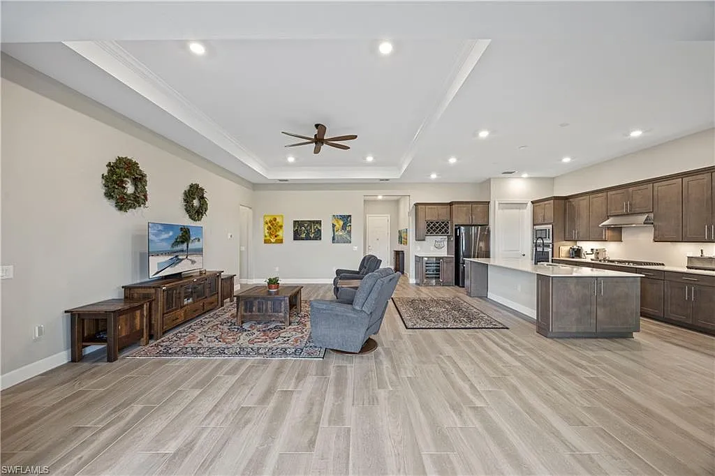 3 bed, 2.5 bath, 2493 sqft, $4,300 — Photo 3