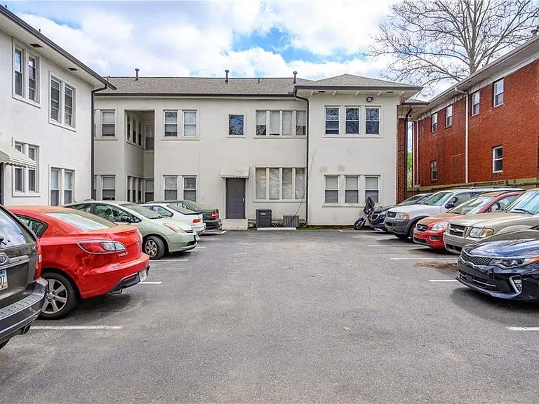 600 Parkway Dr NE #10 — Photo 12