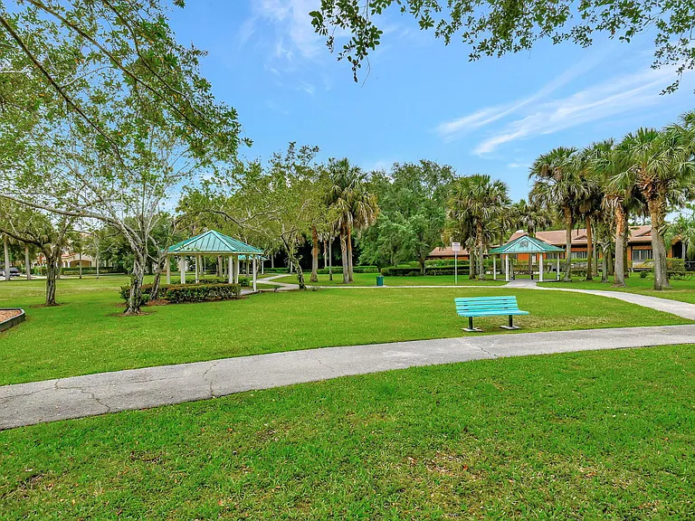 1418 W Wickham Cir #B — Photo 36