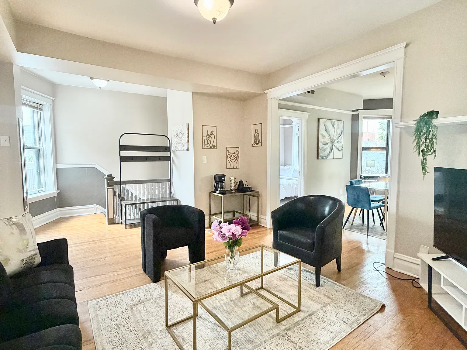 1 bed, 1600 sqft, $1,295 — Photo 2