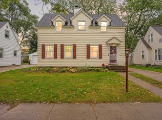 138 W 22nd St, Holland, MI 49423