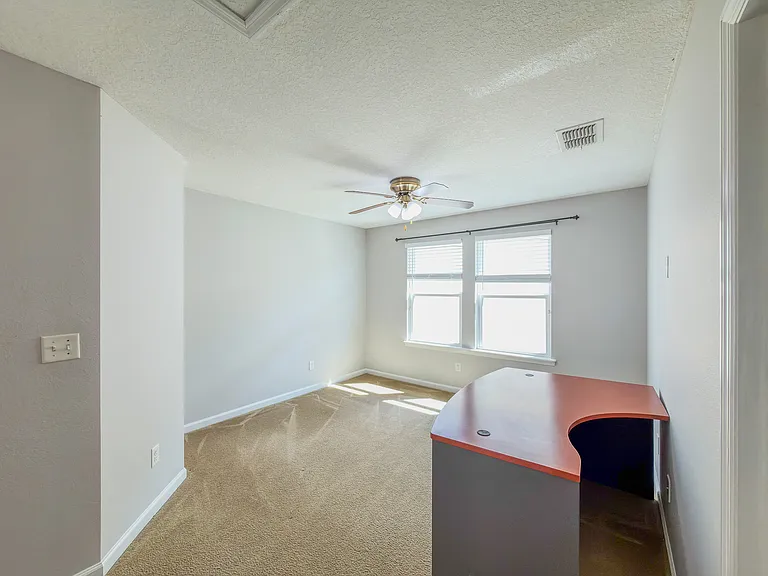 508 Howland Dr — Photo 18