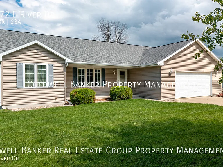 772 E River Dr — Photo 2