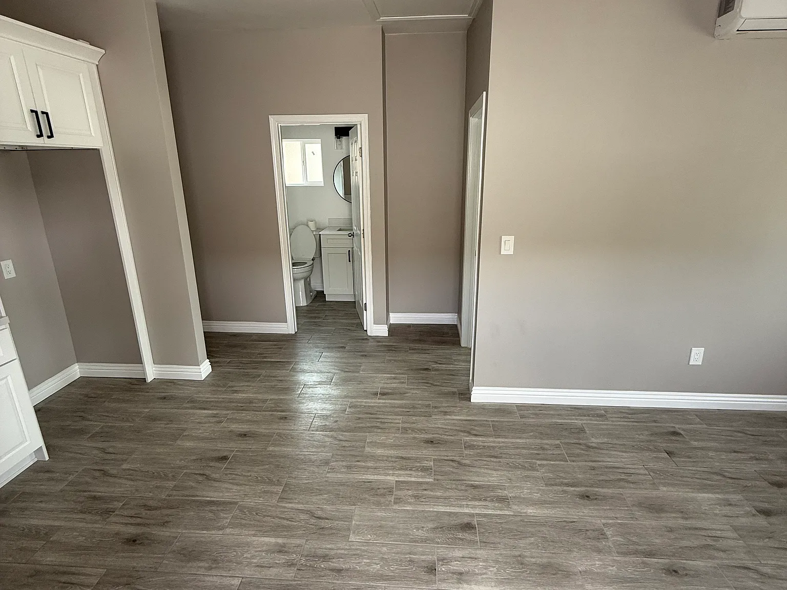 1 bed, 420 sqft, $1,800 — Photo 2