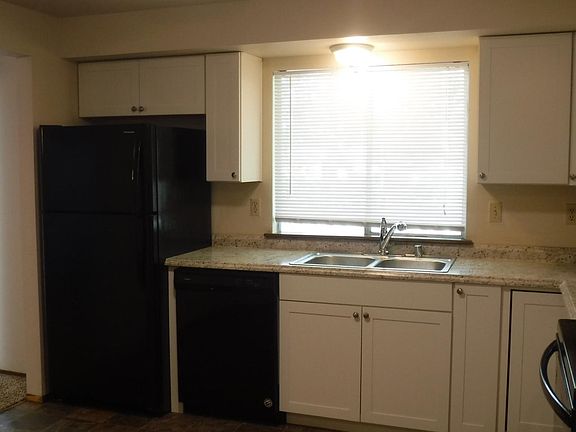 2nd image of 4470 Marlyce Ct SE