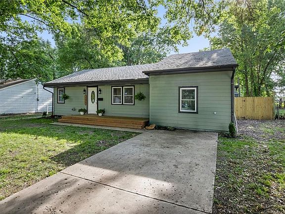 3rd image of 305 S Sunset Dr
