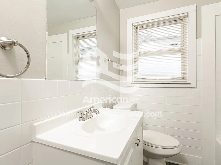 1824486_010_wm_-_main_bathroom_13039922.jpg