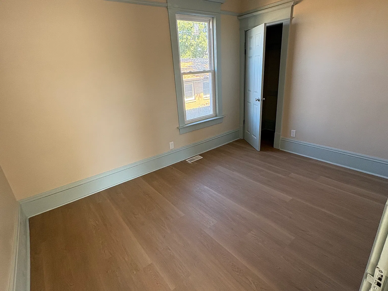 5 bed, 1708 sqft, $3,500 — Photo 4