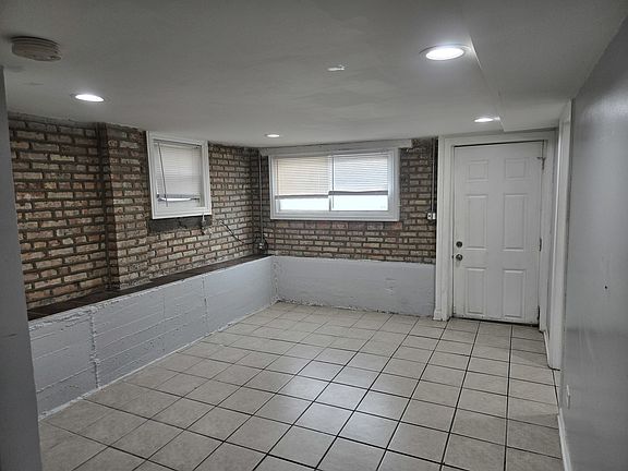 4th image of 1935 N Leamington Ave #1
