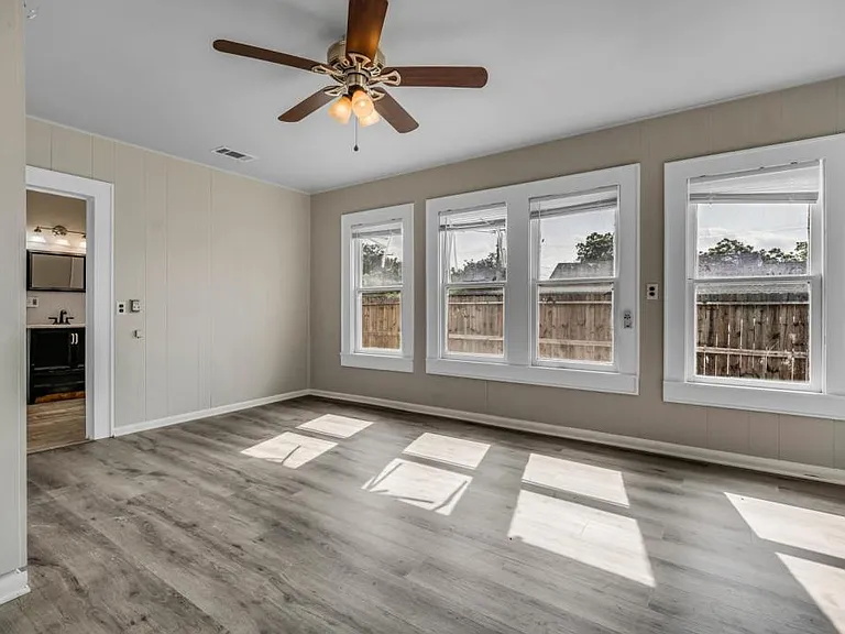 803 N Banks St — Photo 13