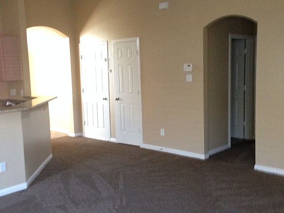 335806 Family Room 3_10212014