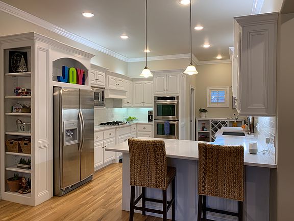 KItchen bigger than picture!