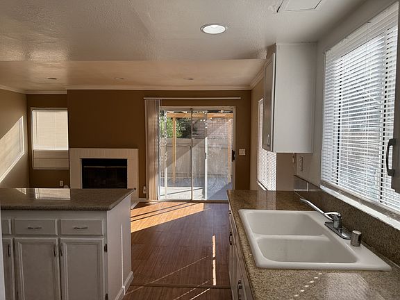 4th image of 1946 Manzana Way
