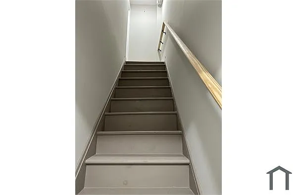 Building Photo - 4946 W Thompson St #3
